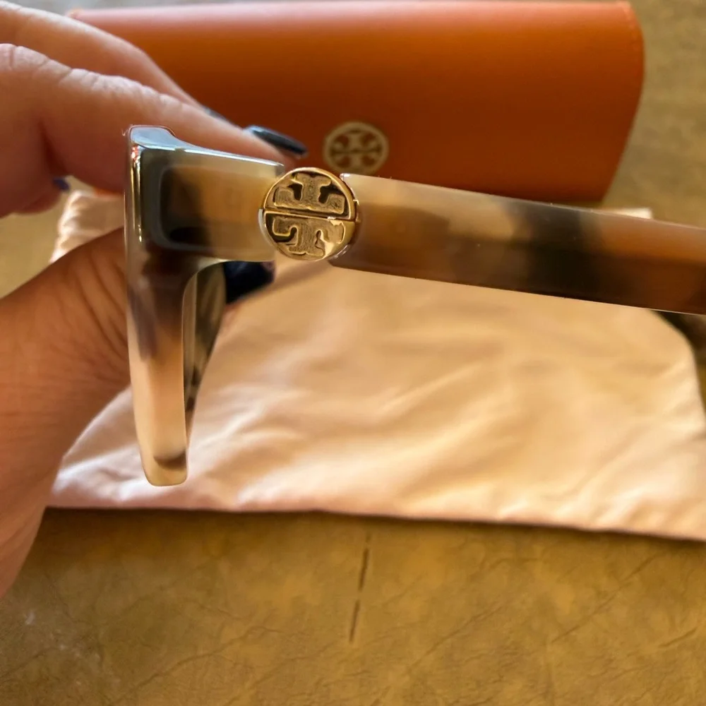 Tory Burch Eyeglasses with Signature hard Case